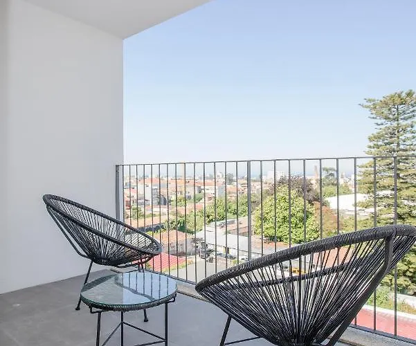 Liiiving In - View Apartment