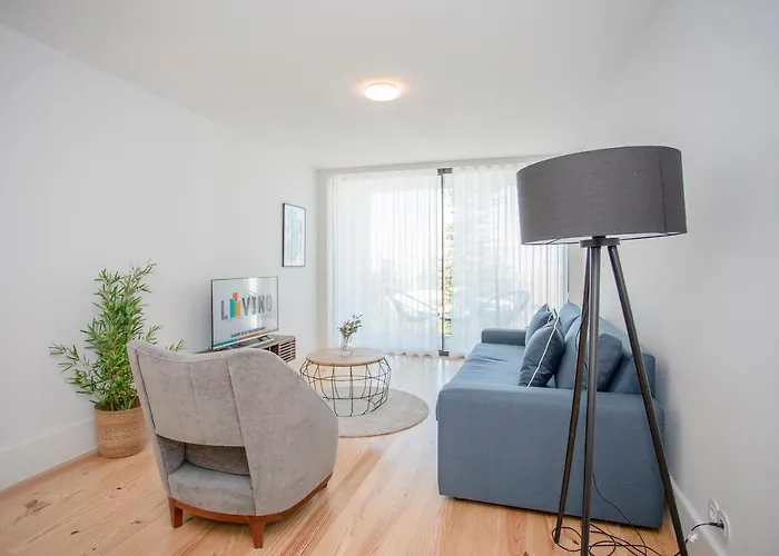 Liiiving In - View *