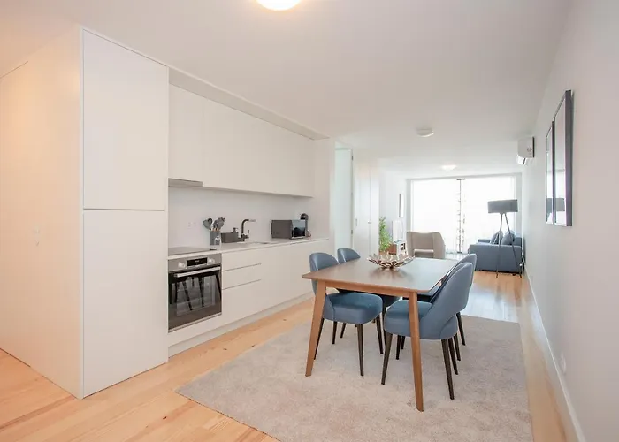 Apartment Liiiving In - View *