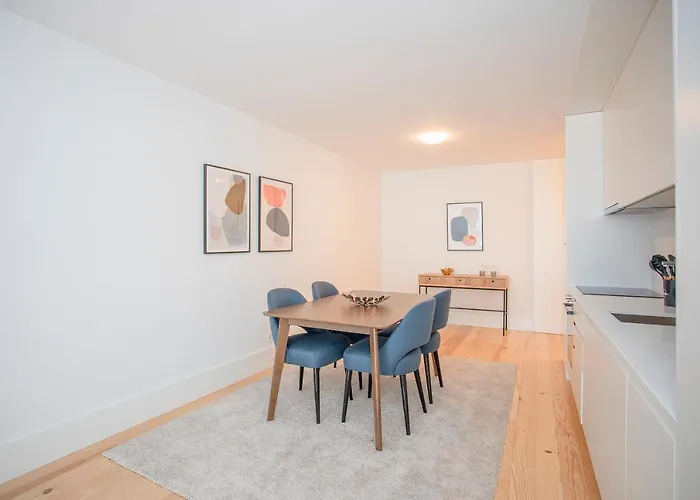 Liiiving In - View Apartment *