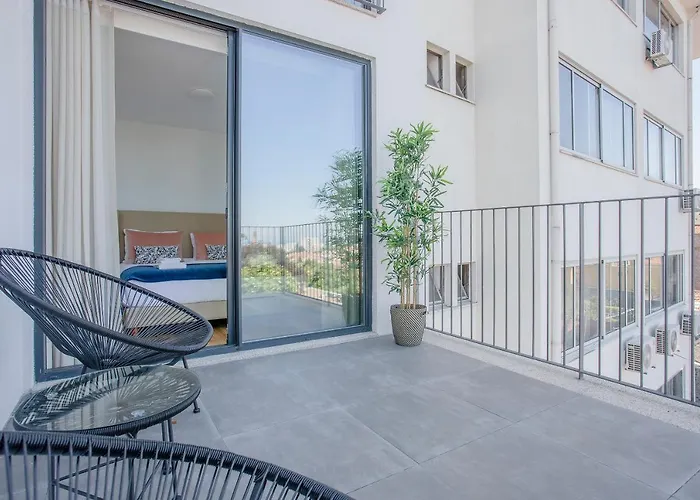 Liiiving In - View Porto