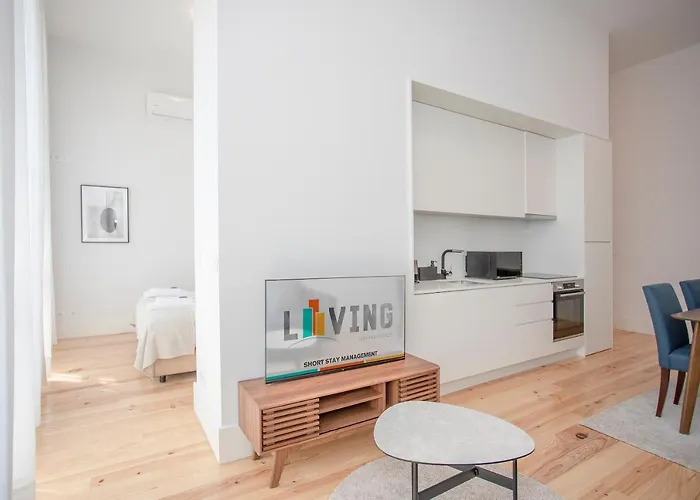 Liiiving In - View *