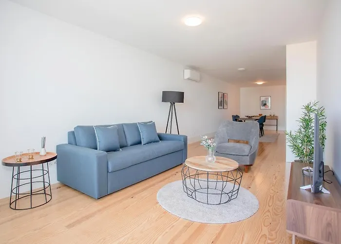 Liiiving In - View *