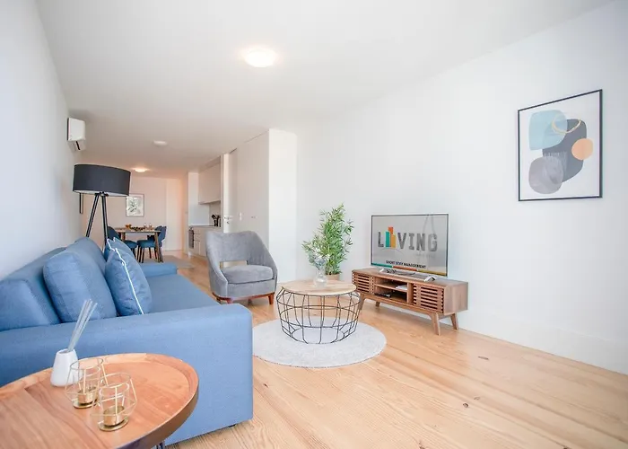 Liiiving In - View *