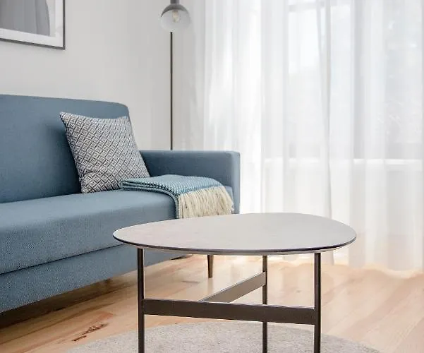 Liiiving In - View *