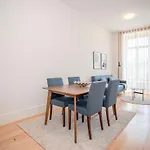 Liiiving In - View