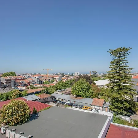 Liiiving In - View Porto