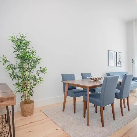 Liiiving In - View Appartement Porto